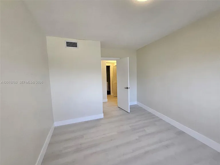 834 Raymond St — Photo 20