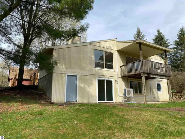 7562 Timberline Rd, Williamsburg, MI 49690