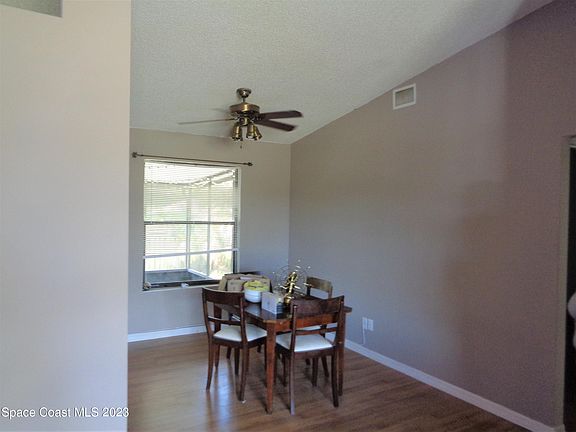 3rd image of 3965 Leslie Dr