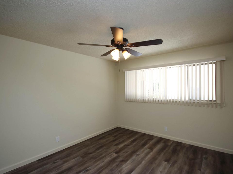 1st image of 1600 W Huntington Dr #1C
