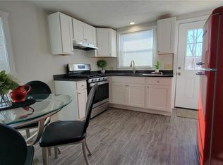 85 Pleasant St, Warwick, RI 02886