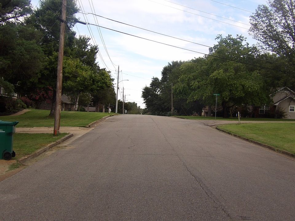 2nd image of 2306 Englewood Dr