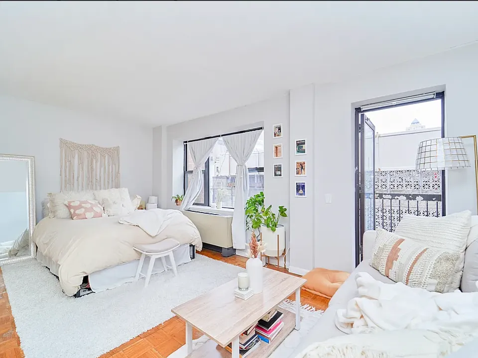 337 W 43rd St #3DD