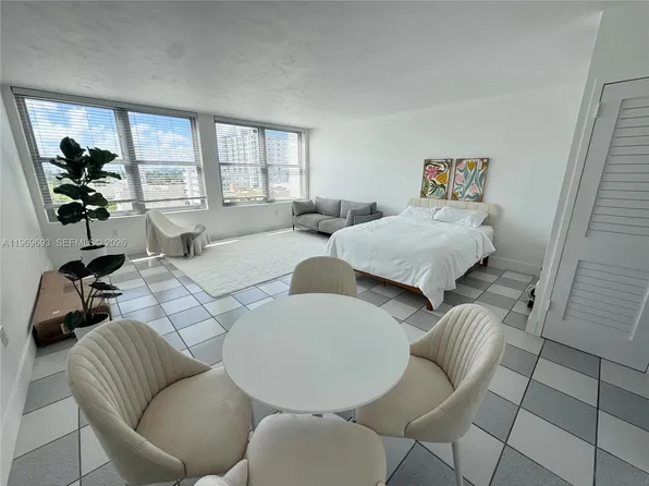 2899 Collins Ave APT 740, Miami Beach, FL 33140