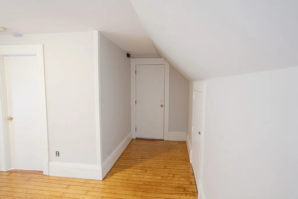 2 bed, 1100 sqft, $2,400 — Photo 2