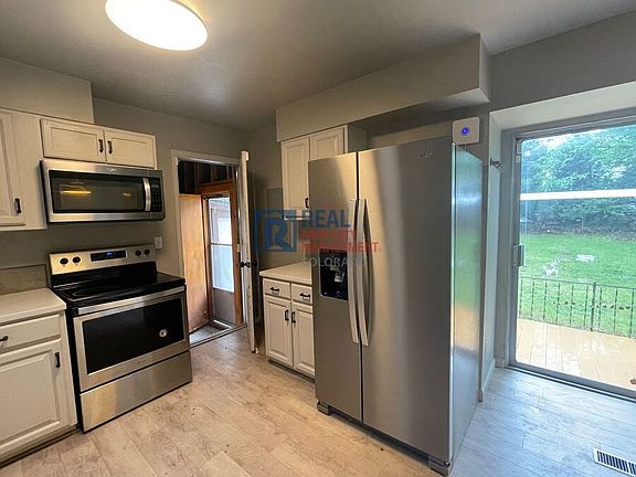 2nd image of 4409 Dewey Dr