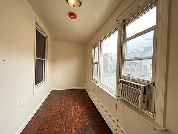 4th image of 60 Atlantic St #1