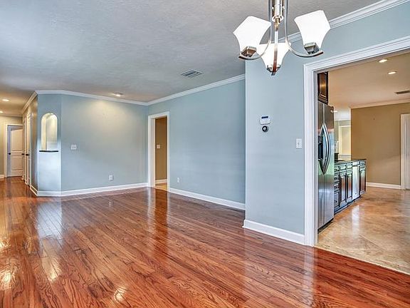 4th image of 2707 W Woodlawn Ave