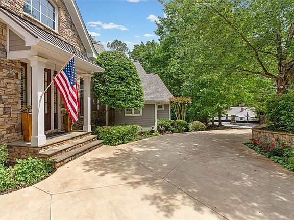 2nd image of 12 Somerset Ln