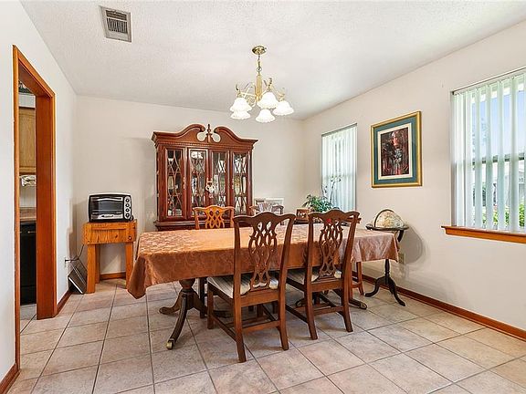 2nd image of 4013 Hillcrest Dr