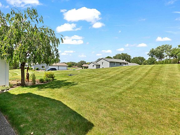 3rd image of 524 N Thornwood Dr #2