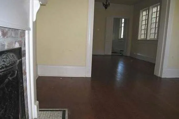 4 bed, 2500 sqft, $6,200 — Photo 3