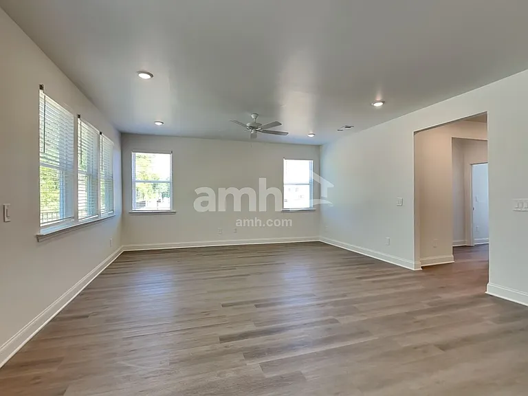 618 Grohmann Path — Photo 6
