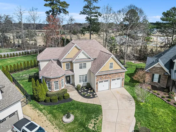 1819 Glacier Ct, Fuquay Varina, NC 27526