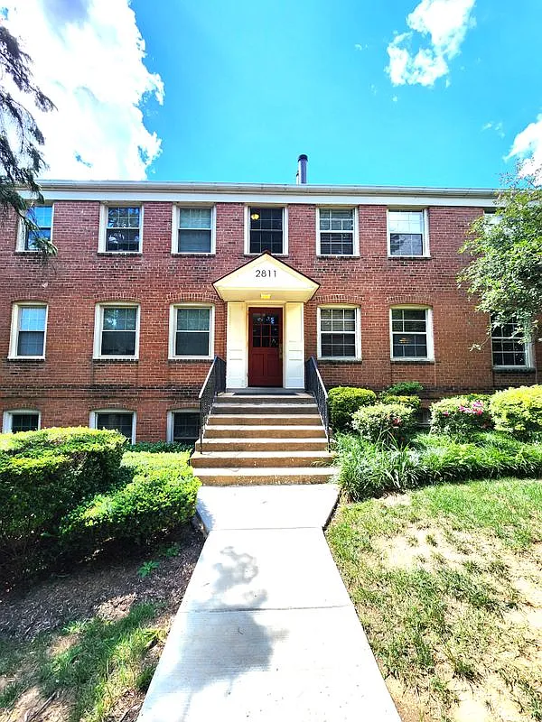 1 bed, 1.0 bath, 642 sqft, $2,100 — Photo 1