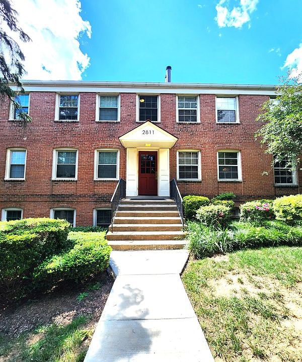 1st image of 2811 Arlington Blvd APT 202