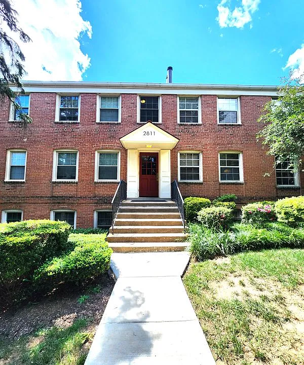 2811 Arlington Blvd #202