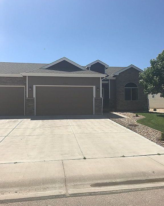 Ranch with 3 car garage 
