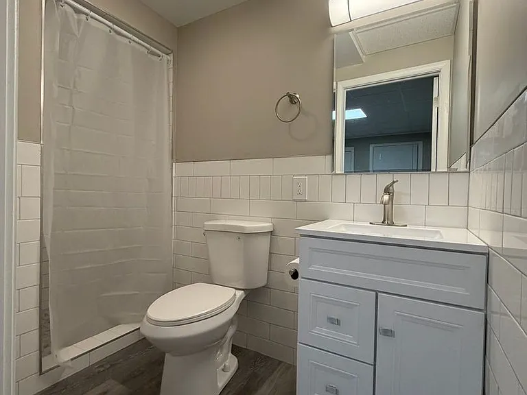2423 Crest St — Photo 7