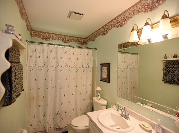 3rd image of 3866 Lewis Ln