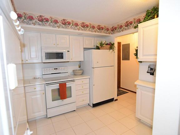 2nd image of 12600 Parkwood Dr APT 310