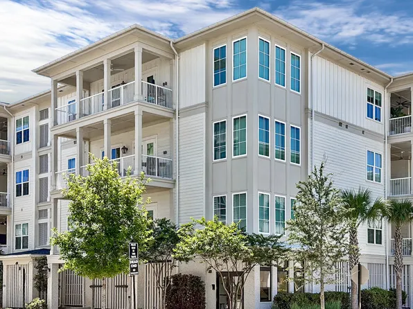 320 Longshore St #1046, Daniel Island, SC 29492