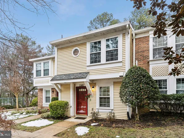 3385 Lakeside View Dr #202, Falls Church, VA 22041