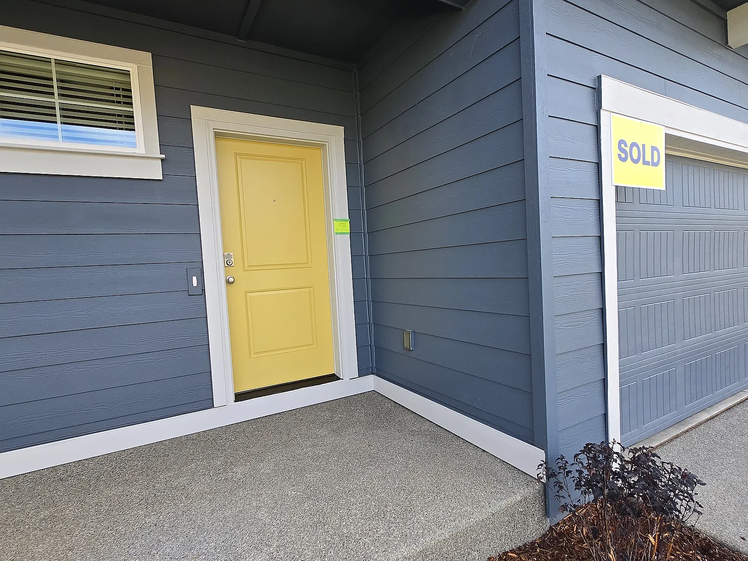 4 bed, 2251 sqft, $3,145 — Photo 2