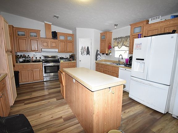5th image of 236 Glenwood Dr N