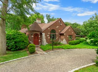 1180 Merwins Ln, Fairfield, CT 06824