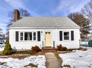 16 Cranmore Rd, Hyde Park, MA 02136