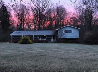 1269 Sugarbush Dr, Lapeer, MI 48446