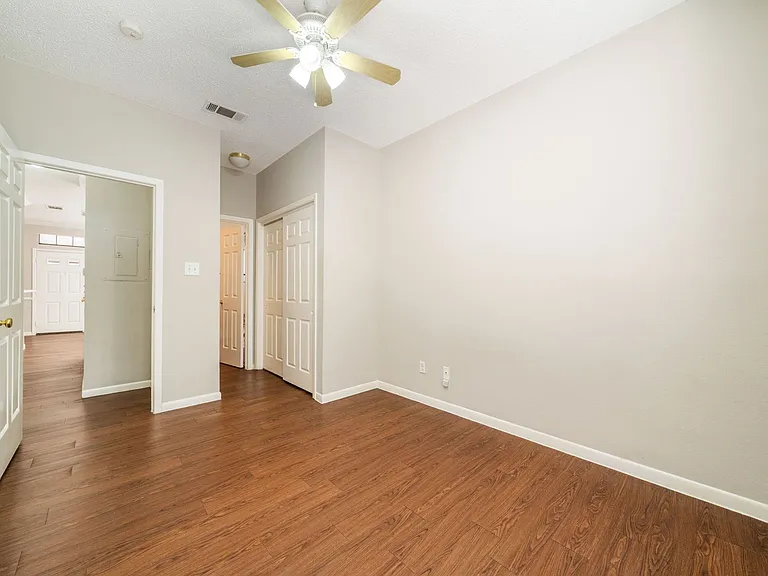 2300 Leon St #101 — Photo 22
