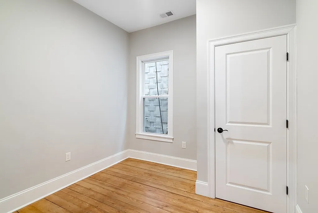4 bed, 1100 sqft, $4,200 — Photo 3