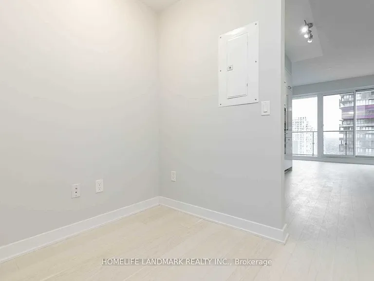 2221 Yonge St #2510 — Photo 17
