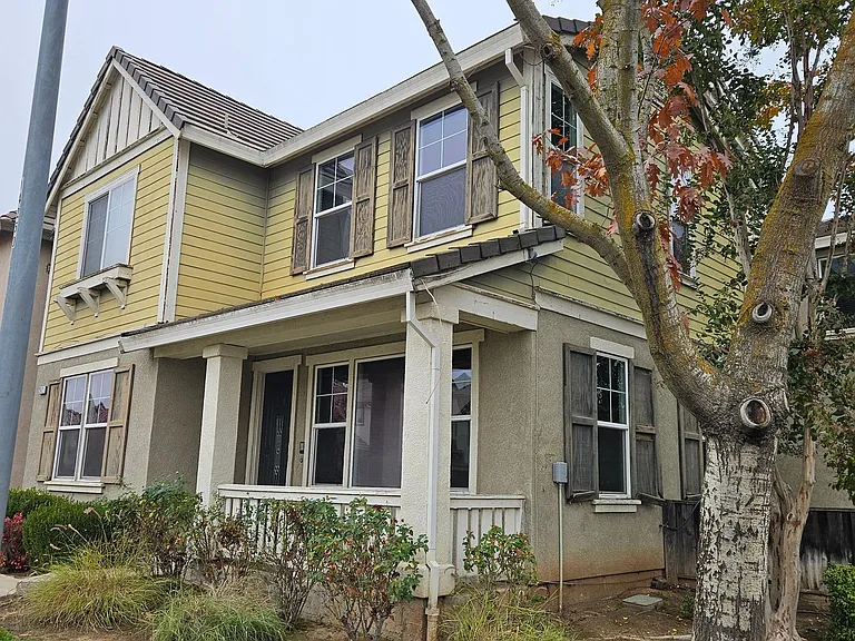 2612-2612 1/2 Hawaiian Petrel Ave — Photo 1