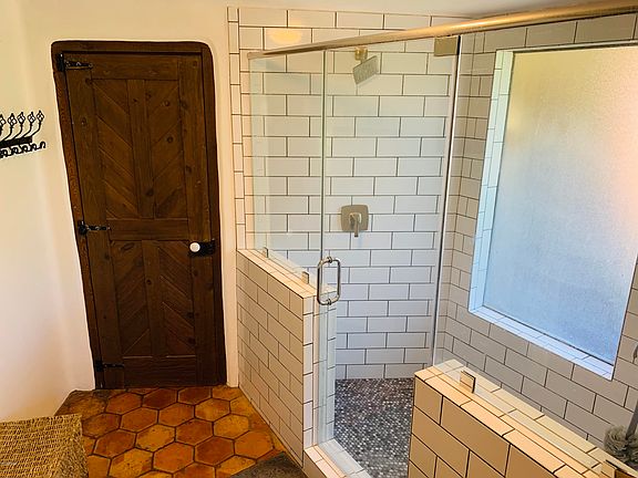 5th image of 1390 E MARYLAND Avenue #7
