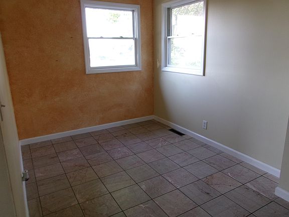 4th image of 1141 6th St