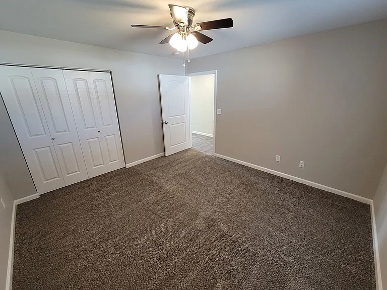 100 Whispering Meadows Dr — Photo 8