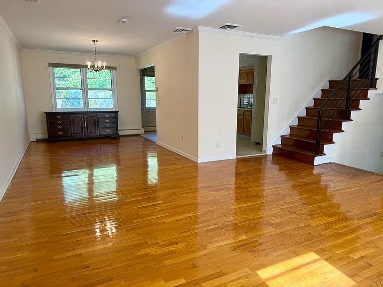 2 Eisenhower Rd — Photo 5