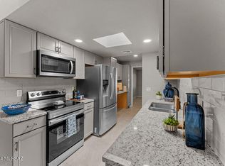 360 N Camino Del Vate, Green Valley, AZ 85614