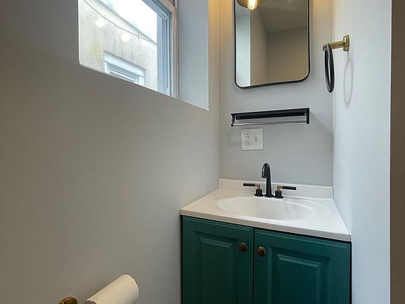 4th image of 5215 Cedar Ave #2