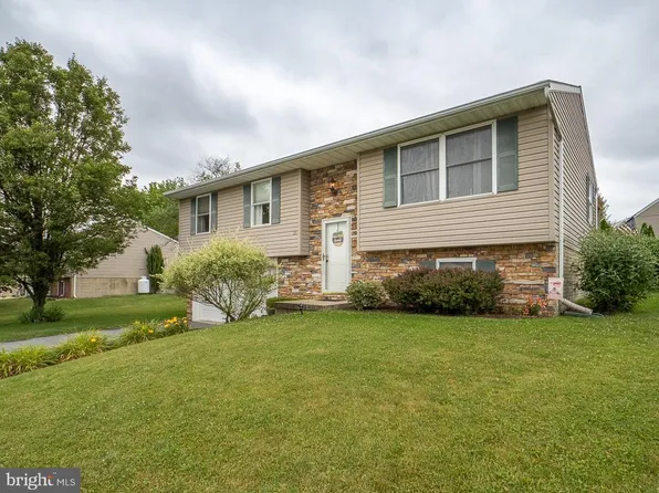 20 Abbey Ln #L-0041, Newmanstown, PA 17073