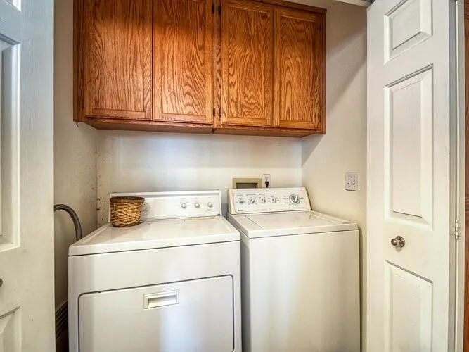 115, ID #, 1365 SW Sun Glo Drive - 1 — Photo 3