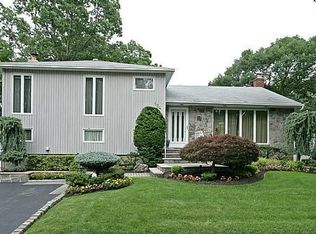 124 Sunrise Dr, Massapequa, NY 11758