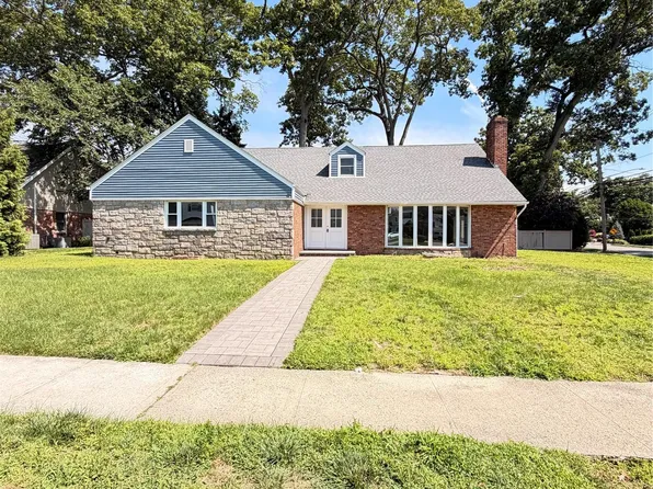 127 Berkshire Road, Rockville Centre, NY 11570