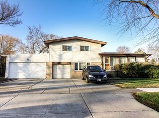 526 Michael Mnr, Glenview, IL 60025