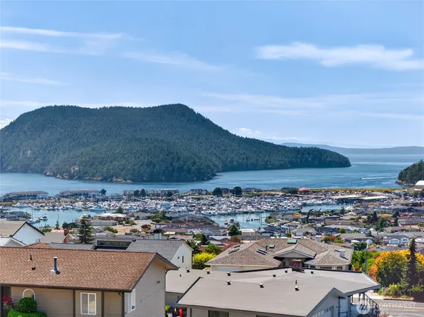 4808 Glasgow Way, Anacortes, WA 98221