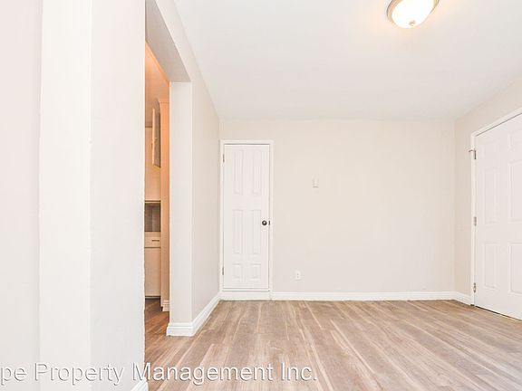 4th image of 527 W Hyde Park Blvd #3