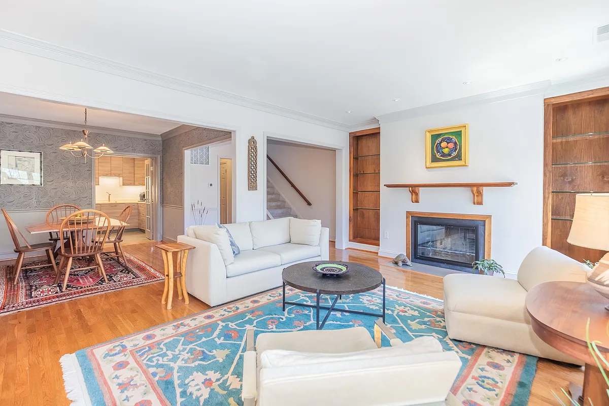 Building Photo - 1662 Beekman Pl NW #D